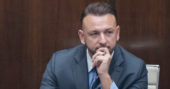 Šutaj Eštok inkasoval ďalšiu ranu pod pás: GP napadla preradenie chráneného oznamovateľa Juhása a žiada nápravu