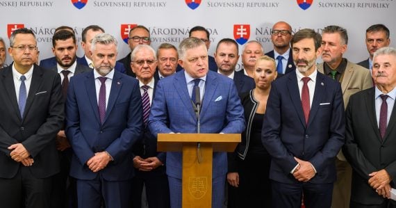 Slováci viac veria Bruselu než vlastnej vláde: S demokraciou je spokojná menej ako polovica občanov