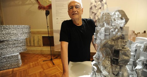 Zomrel Frank Gehry, mal 96 rokov. Jeden z najoriginálnejších architektov bol spoluautorom Tancujúceho domu