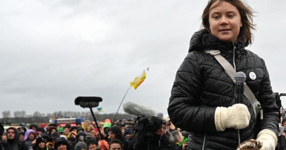Gretu Thunbergovú prepustili z väzenia na kauciu. Podporovala skupinu, ktorá drží hladovku