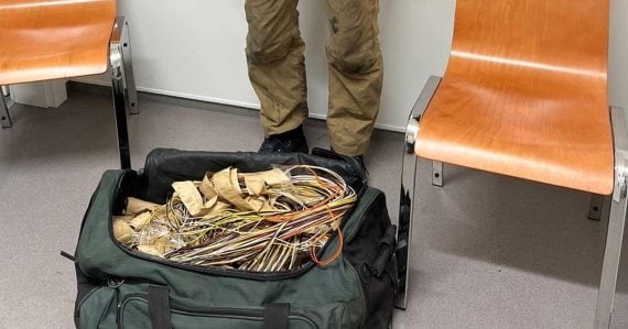 Vlaky meškajú až 90 minút: Muž ráno ukradol 70 metrov káblov, napraviť škodu zaberie hodiny