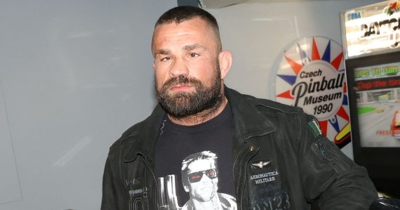 Vémola sa na chvíľu dostane z väzby: Zápasník má potvrdený nový dátum operácie, trpí bolesťami