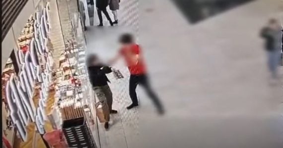 Bizarná krádež v Bratislave: Zlodej ukradol 12 kníh, zamestnancovi nastriekal do očí slzný sprej