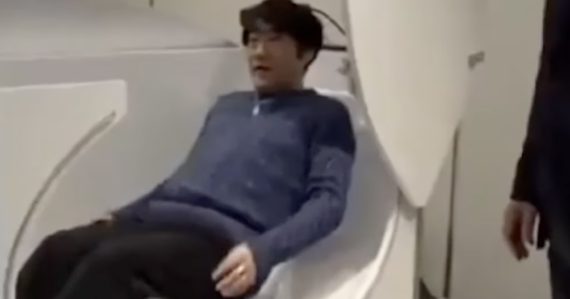 Predáva sa za cenu bytu: Japonsko uvádza ľudskú práčku. Kapsulu si už kupujú hotely aj veľké elektronické reťazce