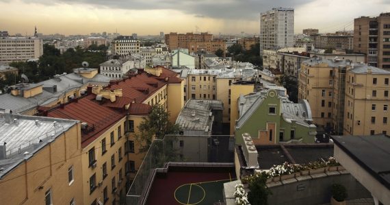 Krvavé ráno: Tínedžer prišiel do školy s nožom, dobodal svojho spolužiaka. Ten útok neprežil