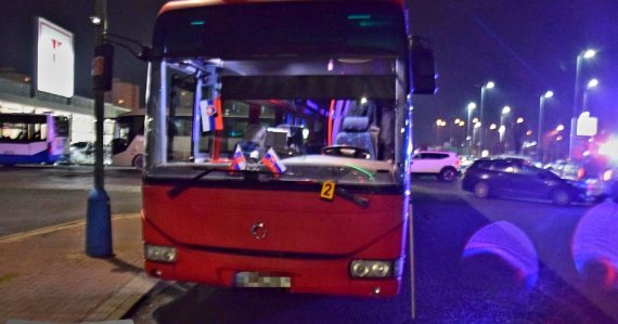 Tragická nehoda v Poprade: Ženu zrazil autobus, išla mimo priechodu, bol tam zákaz. Už jej nevedeli pomôcť