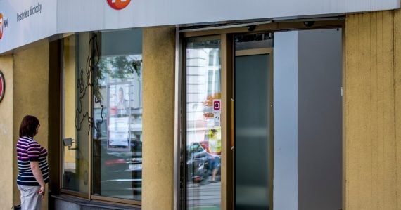 Známa slovenská poisťovňa dostala mastnú pokutu. Podľa NBS dlhodobo porušovala zákon