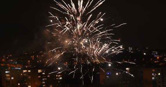 Silvestrovské oslavy sa môžu riadne predražiť: Používanie pyrotechniky má prísne pravidlá, porušením riskujete pokutu