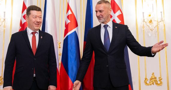 Sľubujú si reštart vzťahov: Raši sa stretol s Okamurom, chcú sa koordinovať aj na európskej úrovni