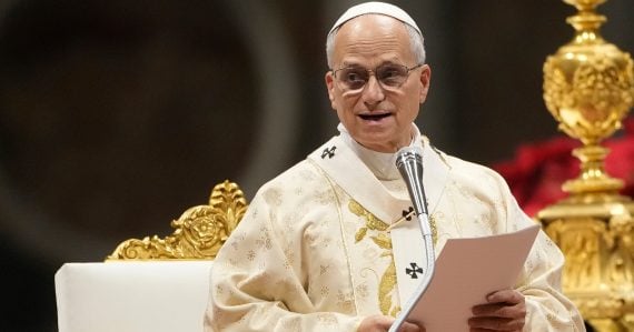 Silné posolstvo z Vatikánu: Lev pri svojej prvej vianočnej omši kritizoval ekonomiku, jednej téme sa vyhol