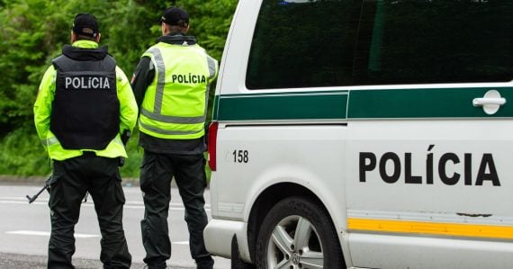 Brutálny útok pri Michalovciach: Polícia už má podozrivú, obeť je v kritickom stave. Utrpela bodné zranenia