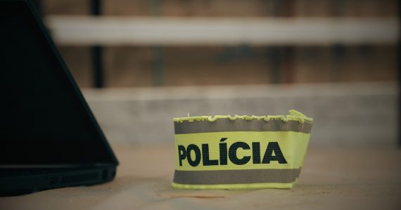 Mal voľno, no zlodejov si dal aj tak „na raňajky“: Policajt v civile zadržal dvoch mužov