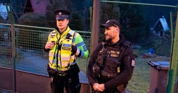 Prípad uneseného 12-ročného chlapca pokračuje: Muž ho väznil na chate, mal sa ho pokúšať zavraždiť