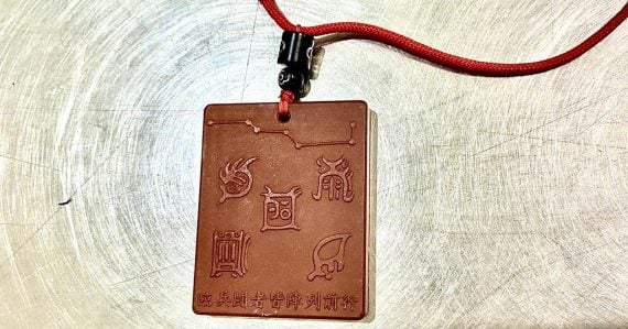 Turista cestoval s rádioaktívnym príveskom: Na letisku spôsobil poriadny rozruch, vraj to bol talizman