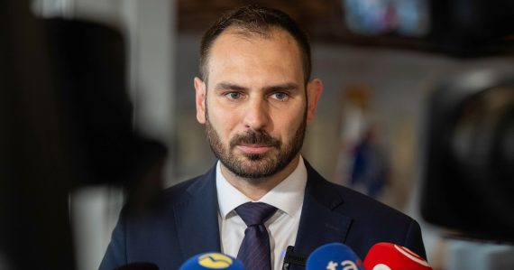 Spojili ich dve pohlavia v ústave: Poslanec Krátky odchádza od Matoviča, čoskoro sa pridá ku KDH