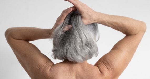 Starnutie vôbec nie je zlé: Vedci zistili, že šedivé vlasy by nás mohli ochrániť pred veľmi závažným ochorením