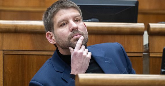 Nie je dňa, kedy by sa niečo nestalo na železniciach: PS zvoláva mimoriadny výbor, podľa Huliaka nejde o náhody