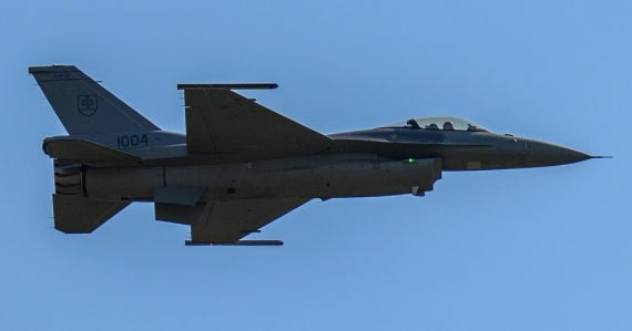Stíhačky F-16 dnes v Kuchyni nepristanú: Problémom bola hustá hmla, nový termín nie je známy