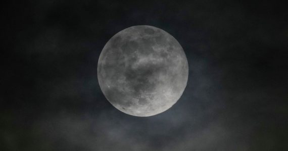 Nič také už v živote neuvidíte: Rok 2026 odštartuje mimoriadnym nebeským úkazom, spoja sa dva vzácne javy