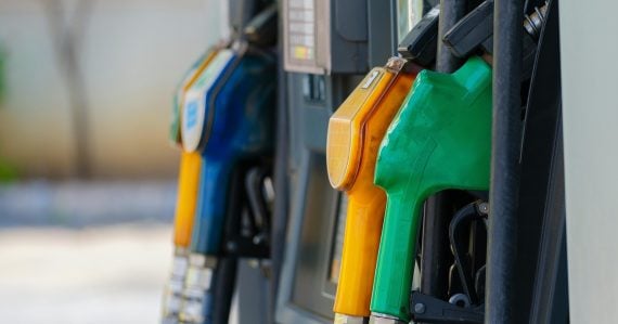 Tankovanie sa zmenilo na nočnú moru: Motor vodičom zhasol krátko po odjazde. Pumpa priznala vážne pochybenie