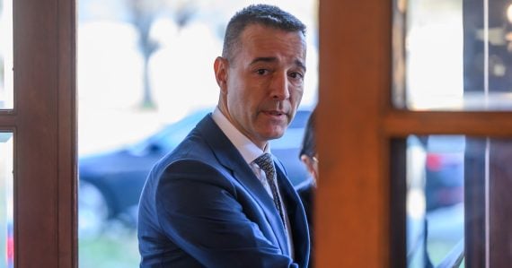 Sľúbil audit, zmluvy podpisuje ďalej: Drucker má rozdávať „vianočné darčeky“ firmám, tvrdí Hargaš