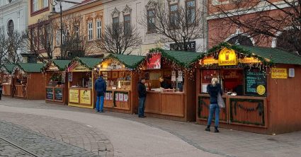Košické vianočné trhy nám vyrazili dych. Oškvarky z kapra za 15 eur ľudia ospevujú, cibuľa za 1,5 eura prekvapila