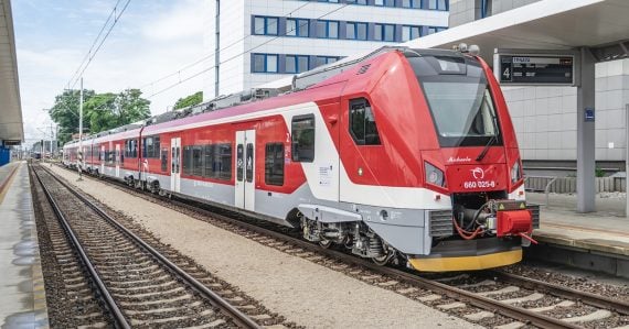 Ponáhľajte sa, miesta sa míňajú: Železnice sa pripravujú na sviatky, ZSSK očakáva prudký nárast cestujúcich