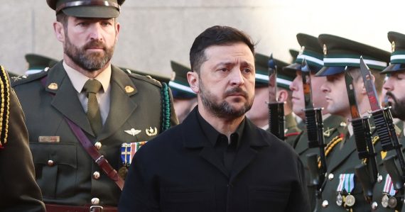 Prezidentské voľby na Ukrajine dostávajú črty: Zelenskyj rokoval s parlamentom, Trumpovi poslal jasný odkaz