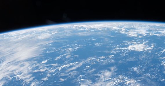 Ľudstvo musí rýchlo konať, rok 2025 prekonáva smutné rekordy. Za následok to má obrovské katastrofy