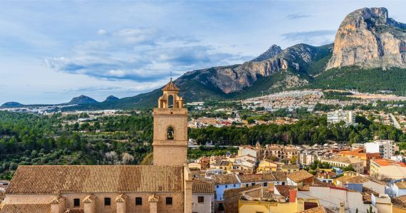 Do tepla len za 16 eur: Našli sme lacné letenky priamo z Bratislavy, zabudnite na Barcelonu aj Madrid