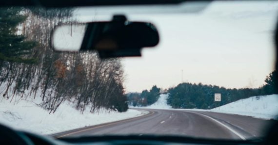 Silný mráz môže poškodiť sklo na aute: Odborníci varujú, že za rozbitým oknom nemusí byť vždy len zlodej