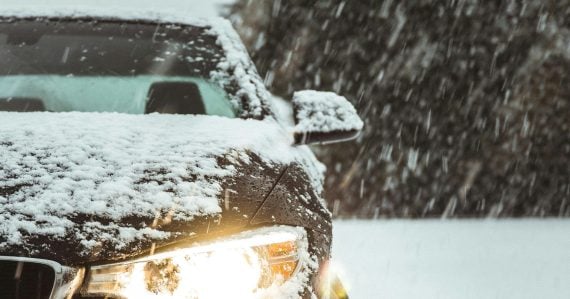 Termoprikrývka či spací vak: Pozrite sa, čo by vo vašom aute nemalo chýbať počas zimných mesiacov