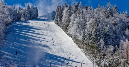 Našli sme lyžiarske stredisko, ktoré patrí medzi najlacnejšie v Európe. Ste tu za 3 hodiny, za pivo dáte 2,50 eura