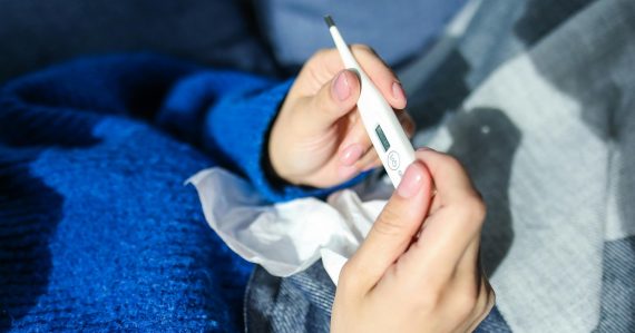 Superchrípka desí Slovákov: Spôsobuje dýchavičnosť, búšenie srdca aj kolapsy. Vieme kedy už nečakať doma