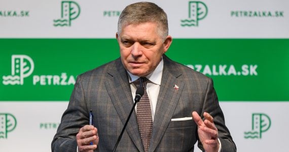 Fico: Nákup v hotovosti za 12-tisíc eur nie je ničím výnimočným, Šutaj Eštok má vraj dostatočný príjem