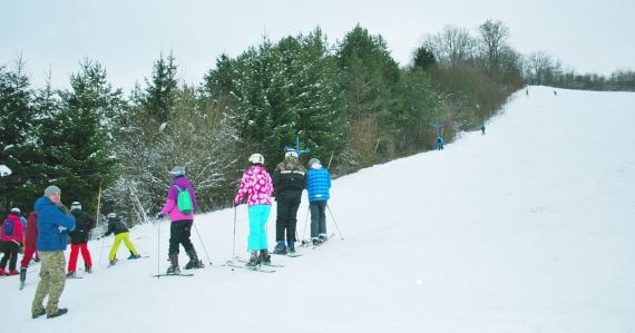 Stačí vziať lyže a vyjsť z domu: V slovenskom meste otvorili vlek priamo pod sídliskom, zajazdíte si zadarmo
