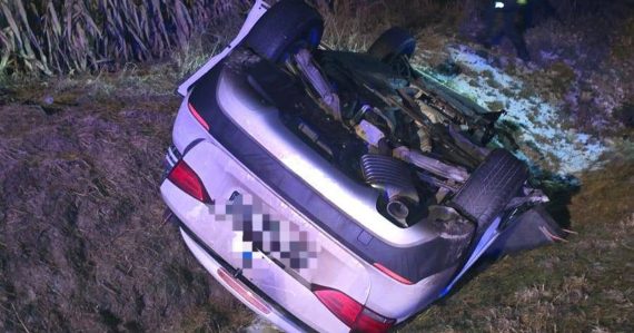 Zrážka 2 áut na východe Slovenska má tragickú bilanciu: Jeden z vodičov zraneniam podľahol, zranené sú aj deti