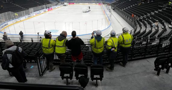 Bude z olympiády napokon fraška? Hokejová hala stále nie je pripravená, hrať sa má už o tri týždne