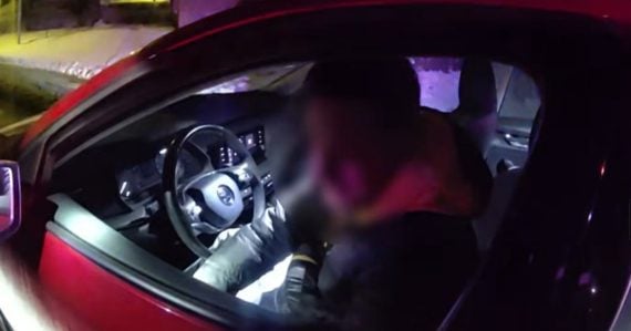 Nová hviezda internetu: Slovákov baví vodič pod vplyvom. „Ja nemám nič, zoberte ma het“, vravel policajtom