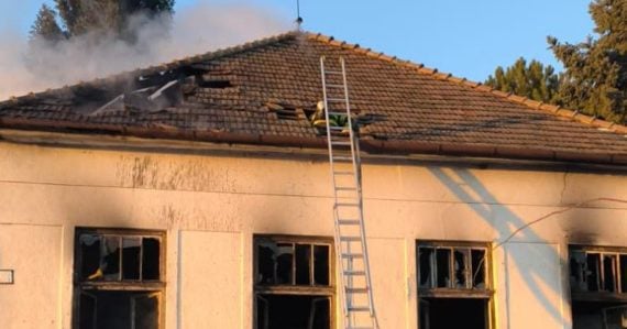 Škoda siaha k 40 000 eurám: Hasiči zachraňovali dom, požiar spôsobila porucha fotovoltiky