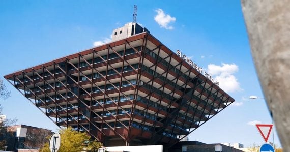 STVR má novú riaditeľku ľudských zdrojov: Verejnosti ju nepredstavili fotografiou, ale obrázkom vytvoreným AI