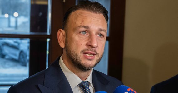 Šutaj Eštok s partnerkou zaplatili za letenky 12 500 eur v keši: Dovolenkovali v Dubaji, prokuratúra prípad uzavrela