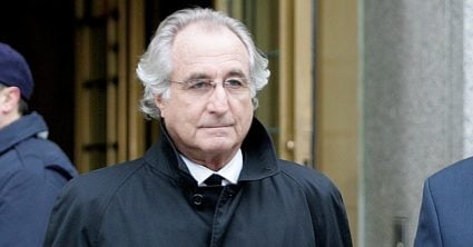 Spáchal jeden z najväčších finančných podvodov v dejinách: Peniaze mu posielal „skoro každý“, nakradol 65 miliárd