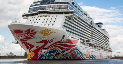 Najzábavnejšia loď sveta má na streche motokárovú dráhu. Plavba pritom vyjde len na pár stoviek, má to háčik