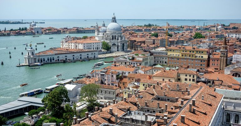 Benátky poplatok za vstup do mesta