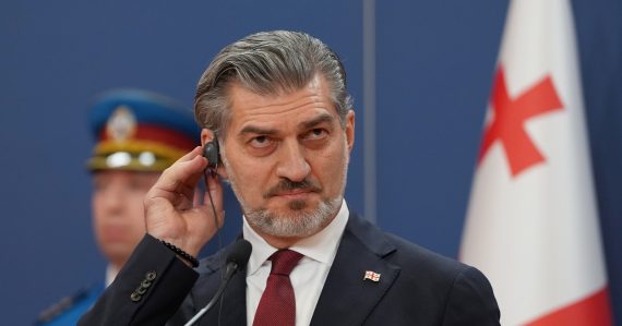Neprijatý v Európe, vítaný v Bratislave: Pellegrini ako prvý v EÚ prijme kontroverzného lídra
