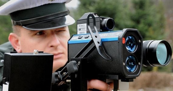 Polícia meria rýchlosť