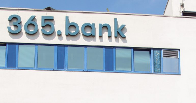 Budovy pobočiek 365.bank v Karlovej Vsi v Bratislave