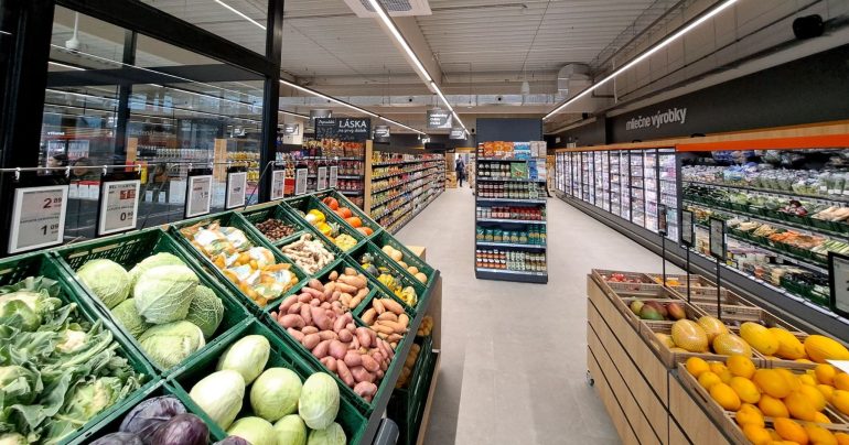 Ovocie a zelenina v supermarkete