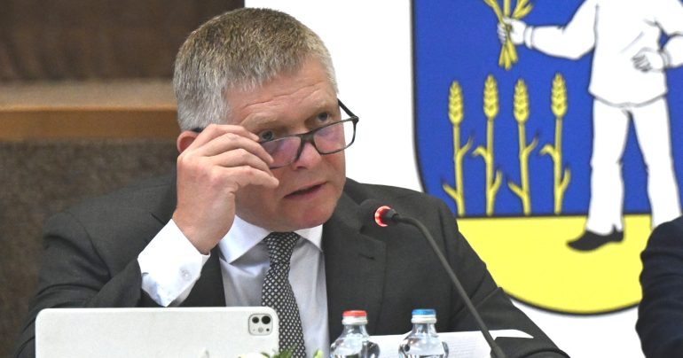 Premiér Robert Fico na rokovaní